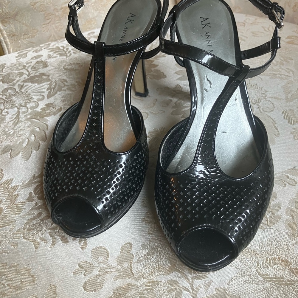 Vintage AK Anne Klein. Black Heel